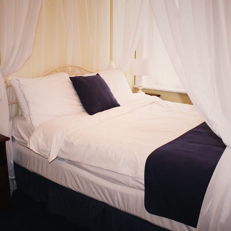 Canopy double bed in a superior room