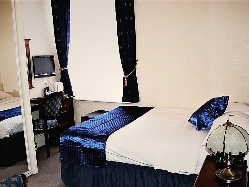 Compact double room