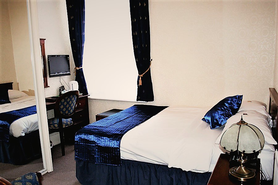 Compact double room